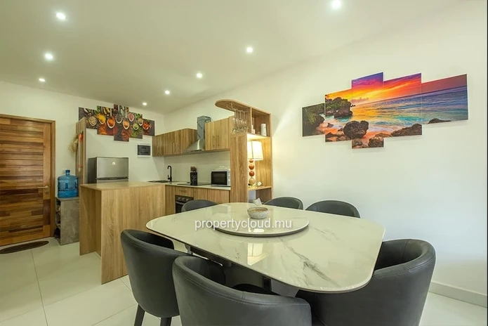 Flic-en-Flac, Mauritius: Magnificent, recently built 2-bedroom apartment with a large terrace, swimming pool, and jus...