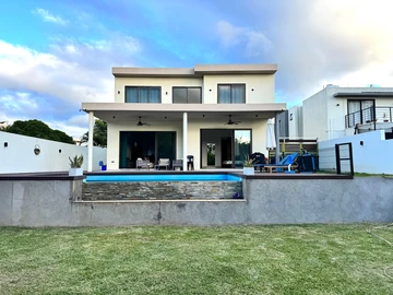 5 Bedroom Villa