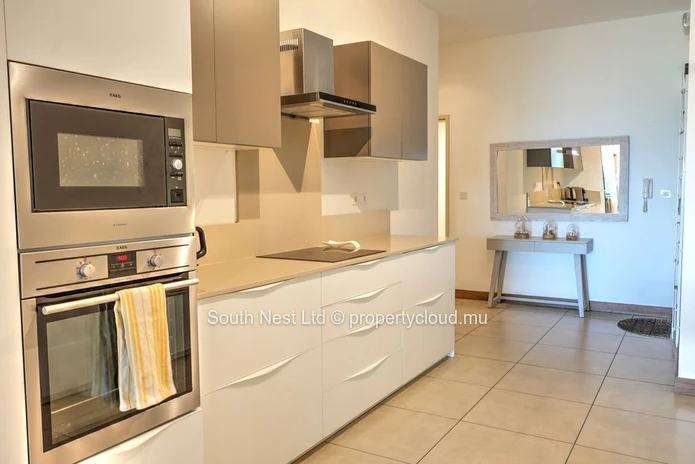 Rare Appartement Bord de Mer à Grand Baie | Accès Direct à la Plage
