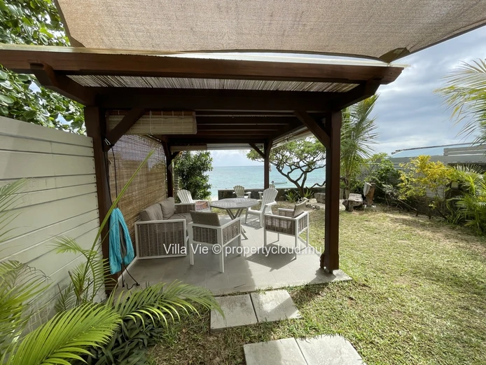 Pointe aux Canonniers - Contemporary 2-bedroom beachfront apartment