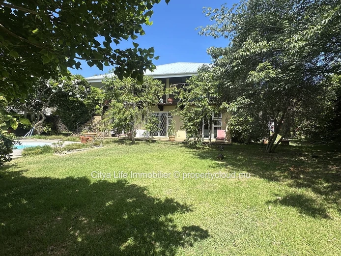 Maison d'architecte 4 chambres avec piscine à vendre à Calodyne
