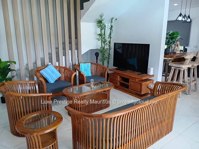 Newly built 4-bedroom luxury villa with pool in Calodyne – 3 minutes from the beach   | Land 10 perches | 210 m² buil...