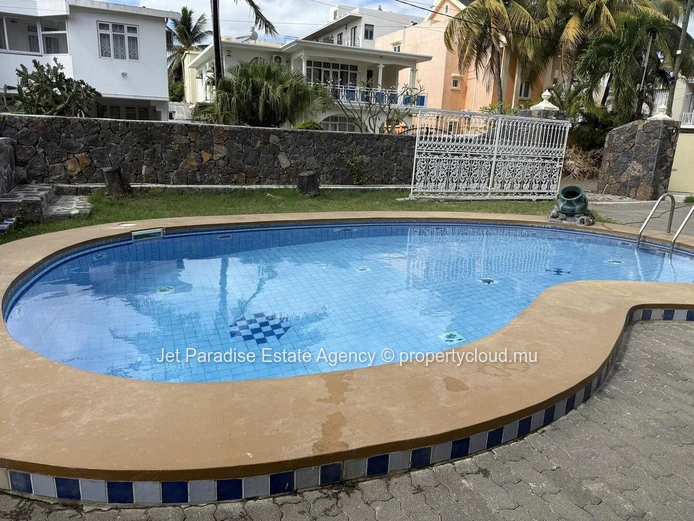 Luxurious 5-bedroom house with private pool in Flic en Flac area, sea access, fully furnished, secure. Price Rs.