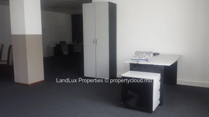 Espace bureau meublé à vendre à Quatre-Bornes