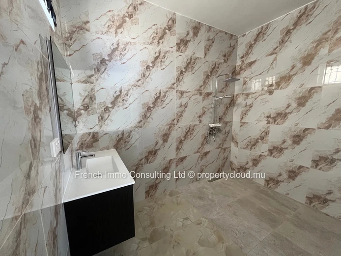 Villa neuve en vente locale, 5 chambres, piscine
