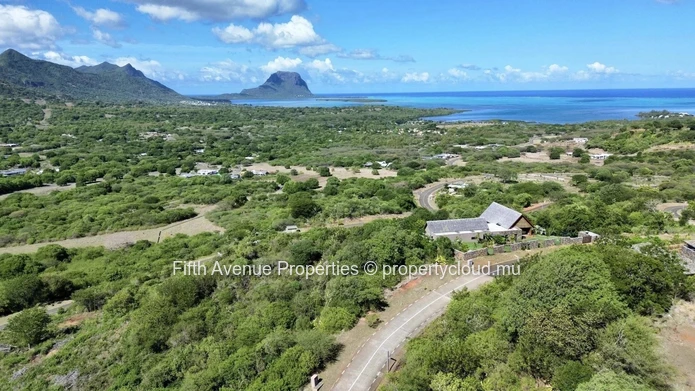 BLACK RIVER - Land with sea and mountain views