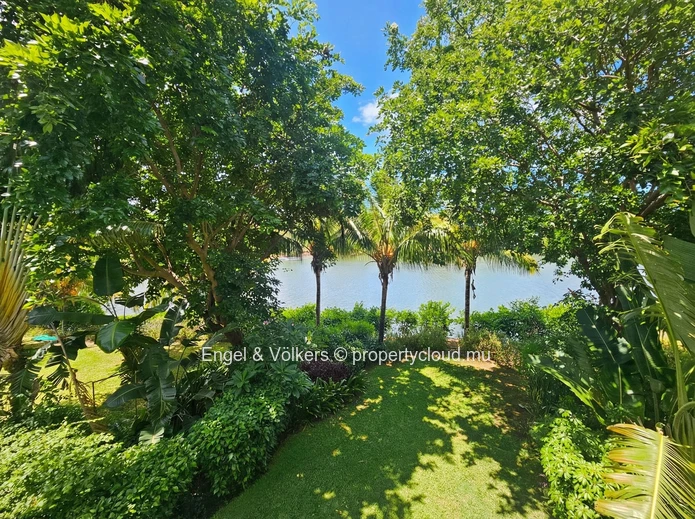 Elegant 3-Bedroom Waterfront Apartment with Scenic views