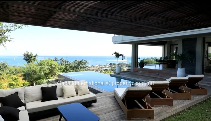 Villa contemporaine avec vue panoramique sur le lagon à Rivière Noire