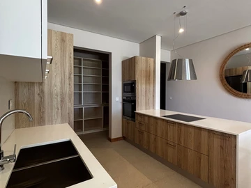 4 Bedroom Apartment