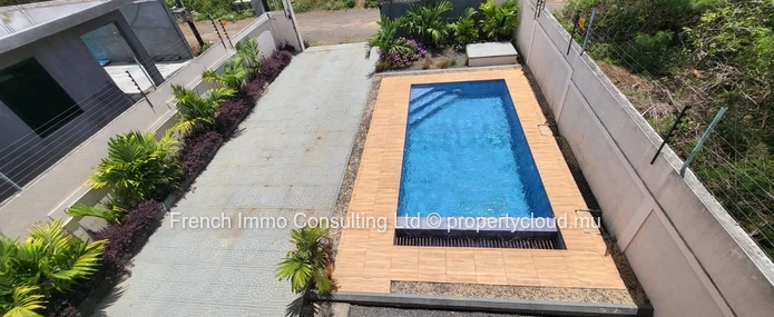 Villa 4 chambres plus jardin et piscine a pereybere