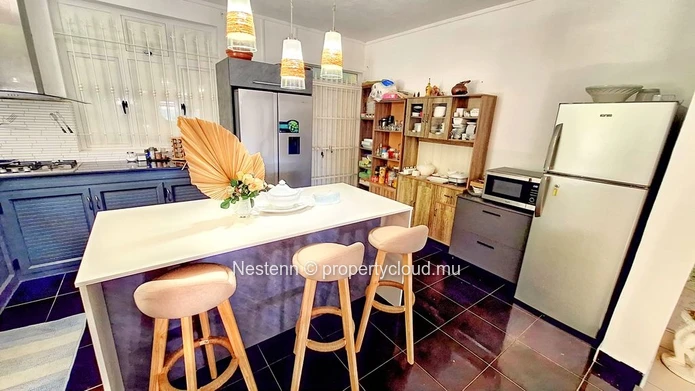 Charming 6 bedroom house with a swimming pool
