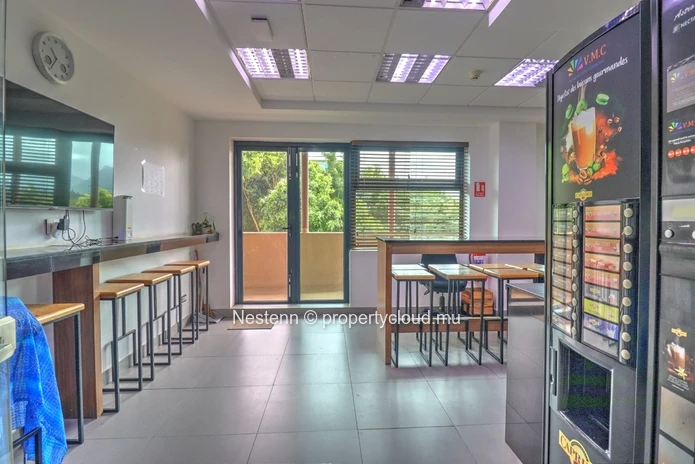 Bureaux meublés de 20 m² avec climatisation, parking et salles de réunion