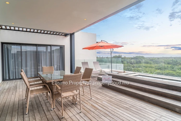 Stylish Penthouse with Private Pool & Sea Views