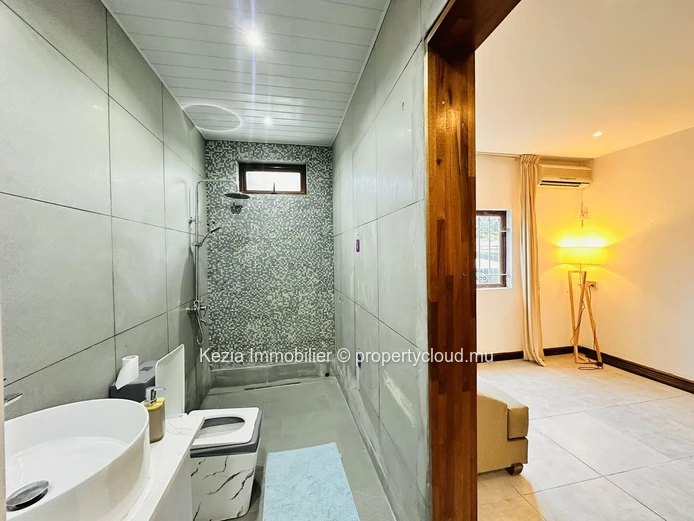 Charming Villa In Calodyne
