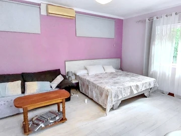 Seafront villa with outbuilding and office space 