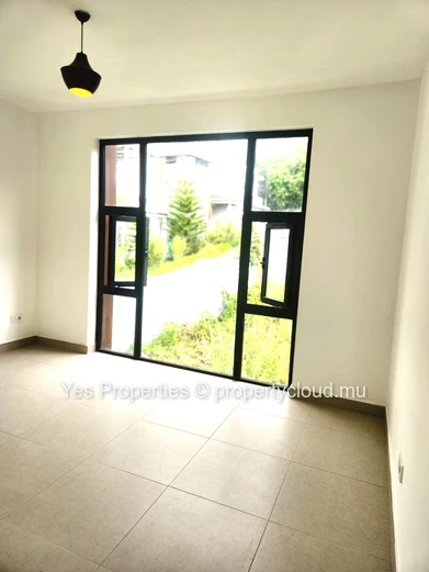FOR SALE :  5-Bedroom Townhouse – Floréal – Rs – CALL 