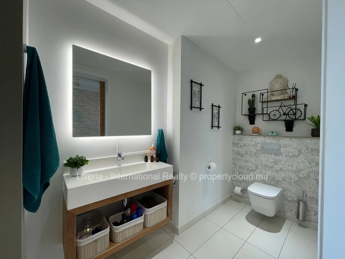 Élégant Appartement au Rez-de-Chaussée de 2 Chambres