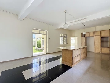 6 Bedroom House