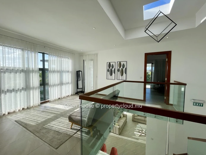 Luxurious Villa PDS for Rent in Grand Baie with Private Pool, 4 Bedrooms, and Modern Amenities - Rs 160,000