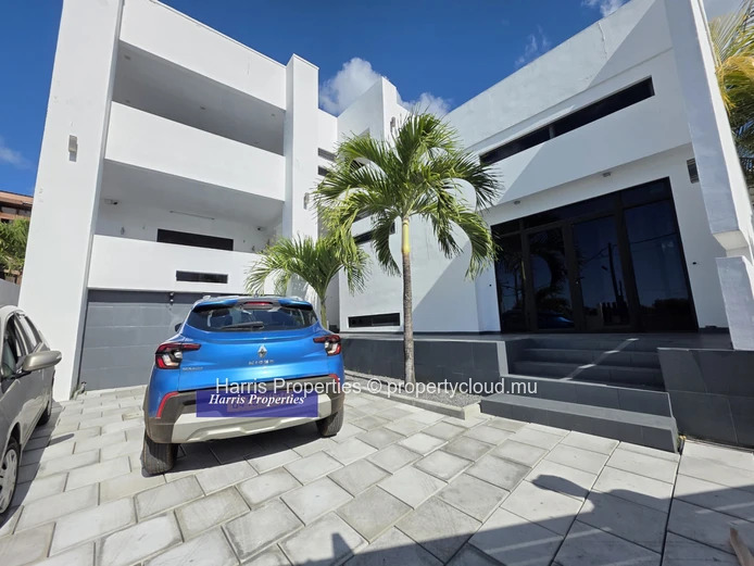 Spacieux et moderne appartement de premier étage à louerà Vale