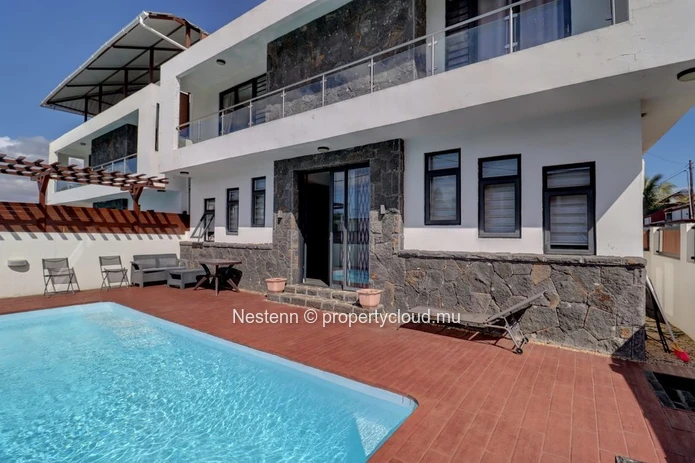 2-bedroom duplex with private pool close to bus stops.