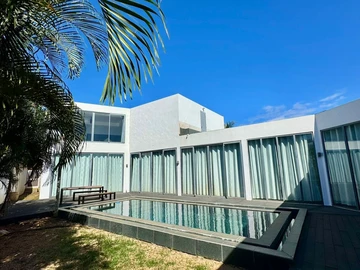 Modern Loft-Style Villa in Albion - Long Term Rental