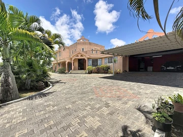 5 Bedroom House