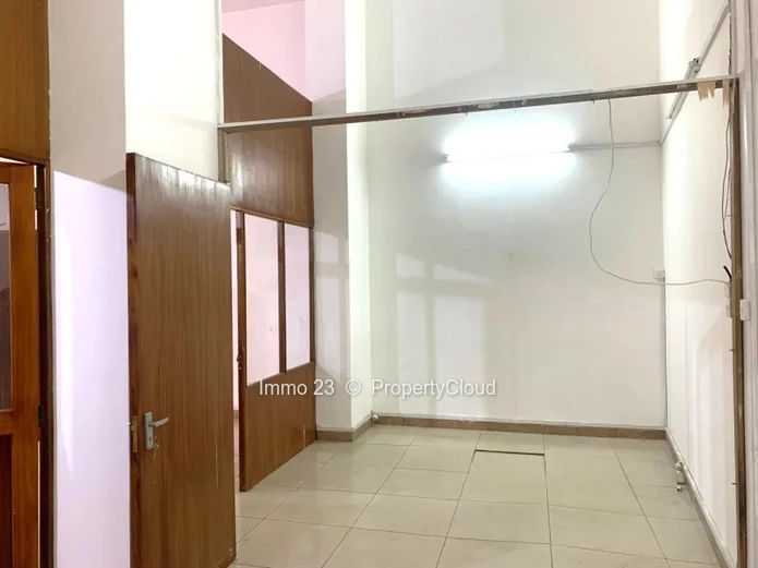 Commercial Space - 68m2 - Quatre Bornes - Ref. EM100054LO