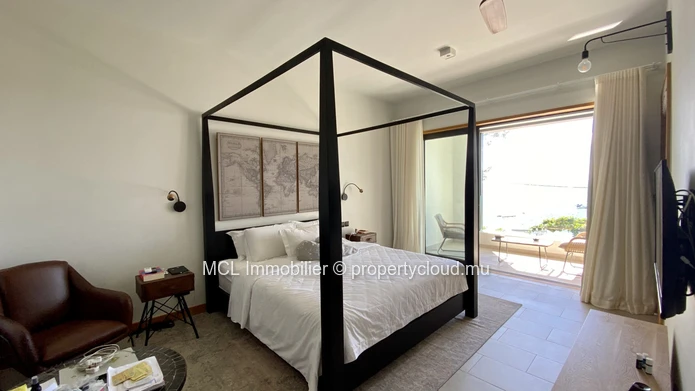 3 bedroom beachfront apartment in Pereybere