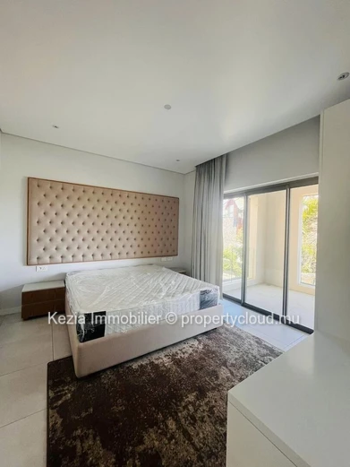 Contemporary First-Floor Apartment Close To The Beach