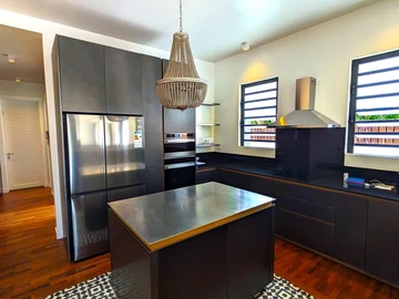 5 Bedroom Villa