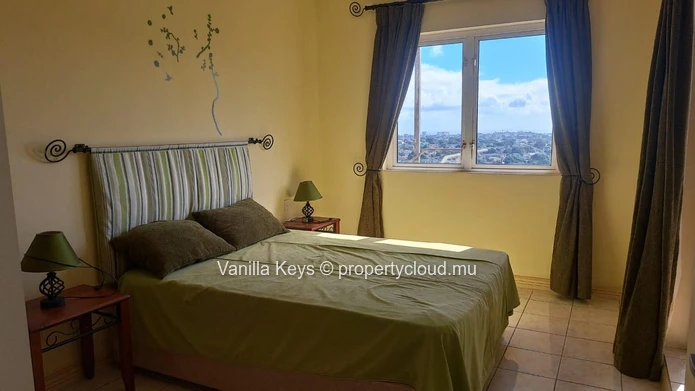 Appartement meuble et equippe (150 m2) a vendre  à Quatre Bornes, Prix Rs (neg)