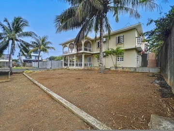 6 Bedroom House