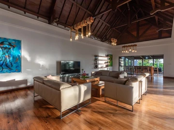 6 Bedroom Villa