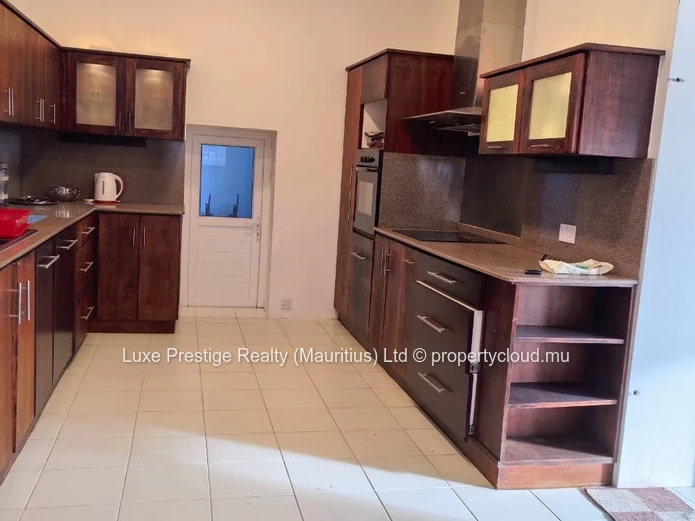Beachfront 3-Bedroom Villa with Detached Studio on 2,587.75 m² Land in Poste Lafayette | Direct Beach Access | Leaseh...