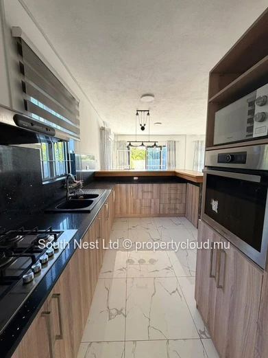 Villa familiale contemporaine de 4 chambres avec piscine privée - Mon Choisy