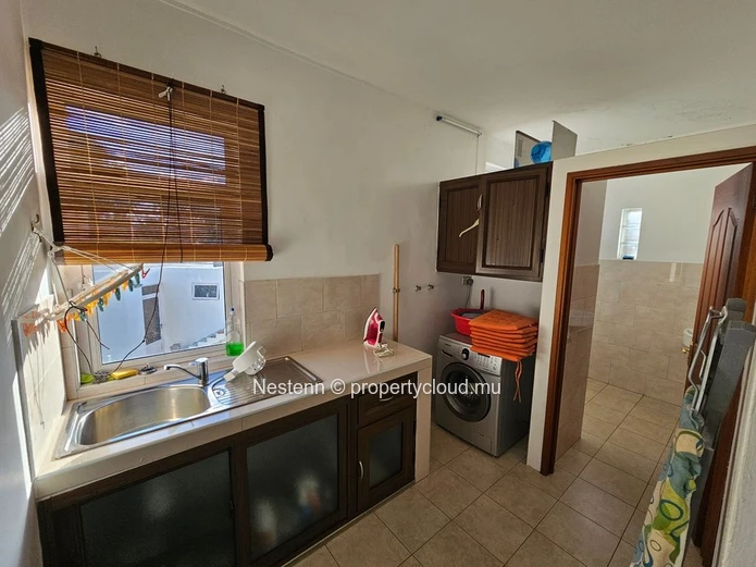 Nestenn present this 3 bedrooms apartment well located in Ville Noire