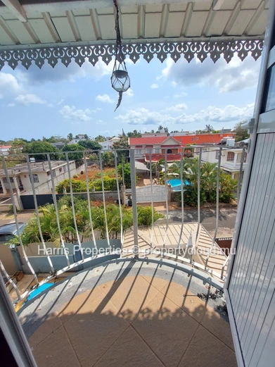 Stylish second-floor penthouse for rent in Pointe aux Piments.