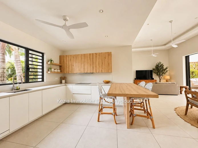 Une Villa Au Charme Naturel, Ouverte Sur Le Jardin