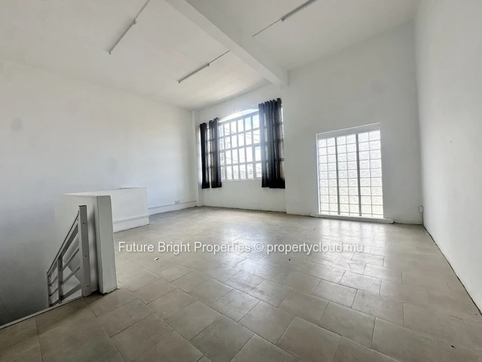 83m² Commercial Space for Rent in Bambous