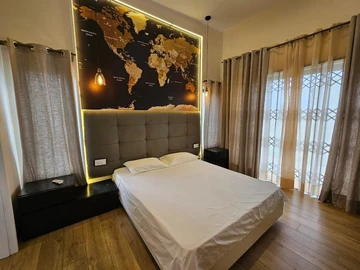6 Bedroom House