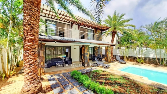 Modern 4-bed house in a beautiful garden