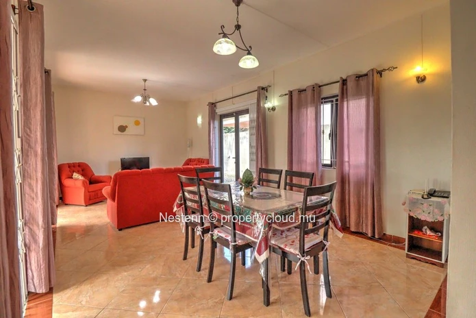 4 bedroom house of 168 m2, on a plot of 467 m2
