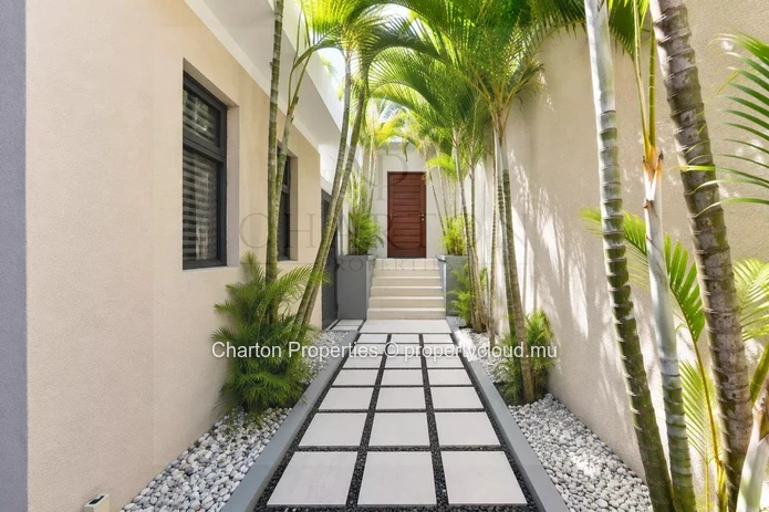 Villa moderne meublée avec jardin privé - Résidence sécurisée à Péreybère