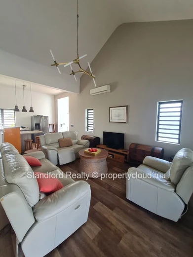 À Louer – Villa 3 Chambres à Balaclava | Rs 120,000 / mois (négociable)