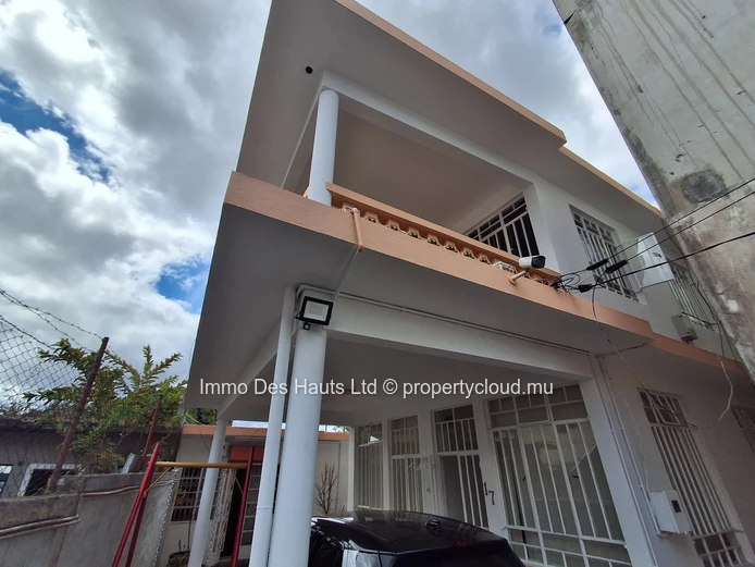Maison de 3 chambres meublé en location long terme Rose Hill 