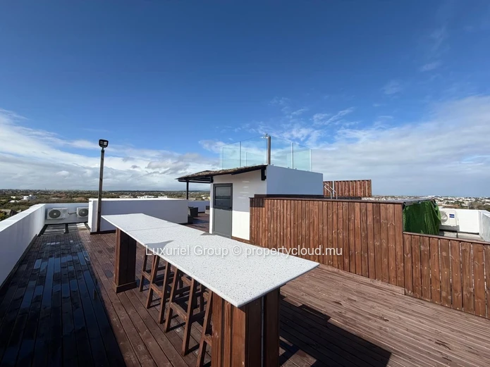 Beautiful Penthouse For Rent In Grand Baie – Stunning Views & Private Rooftop Pool
