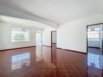 8 Bedroom House
