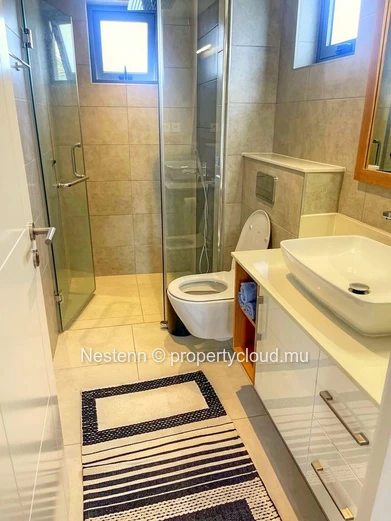 Appartement moderne de 2 chambres en résidence sécurisée