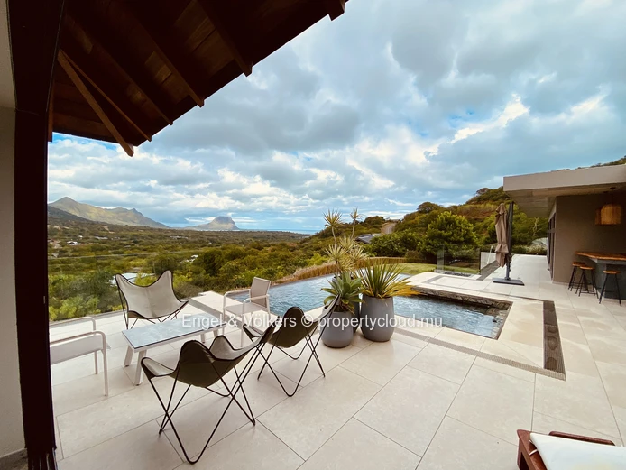 Extraordinary Villa in Petite Riviere Noire